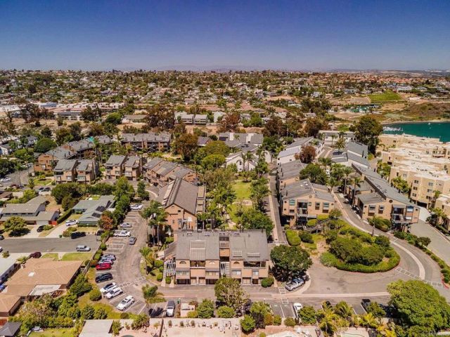 4016 Layang Layang Circle C, Carlsbad, CA 92008