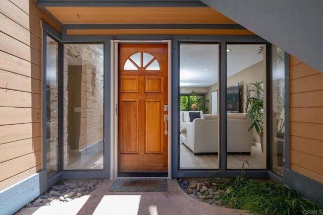 4016 Layang Layang Circle C, Carlsbad, CA 92008