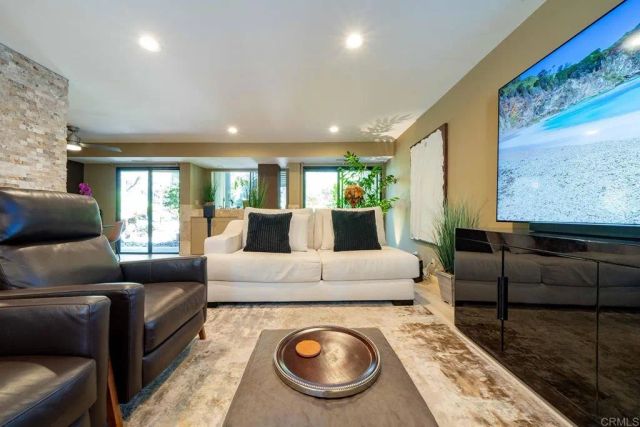 4016 Layang Layang Circle C, Carlsbad, CA 92008
