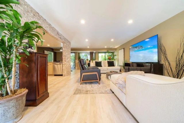 4016 Layang Layang Circle C, Carlsbad, CA 92008