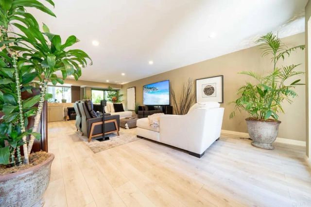 4016 Layang Layang Circle C, Carlsbad, CA 92008
