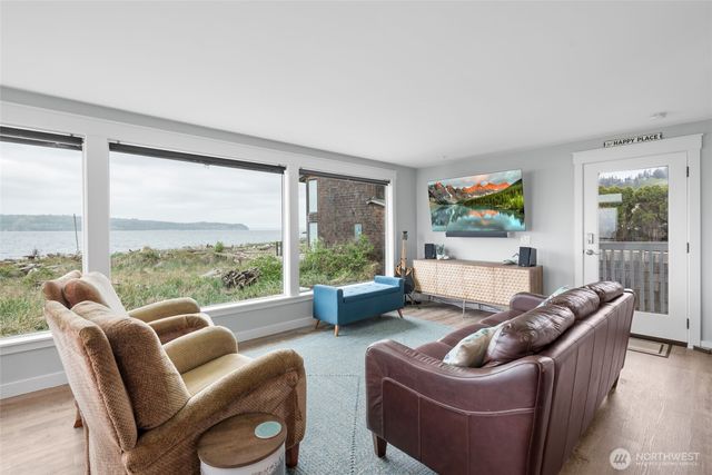 1818 E Lola Beach Lane, Oak Harbor, WA 98277
