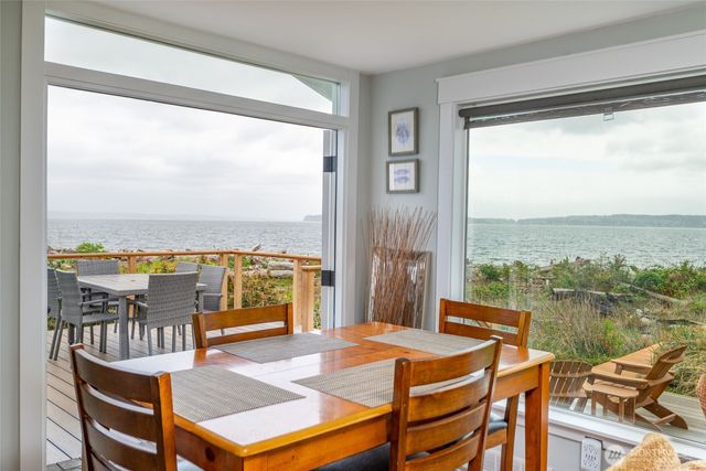 1818 E Lola Beach Lane, Oak Harbor, WA 98277
