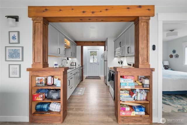 1818 E Lola Beach Lane, Oak Harbor, WA 98277