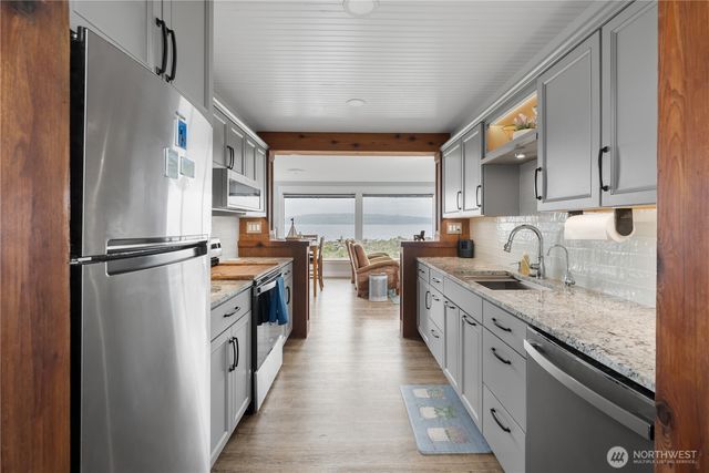 1818 E Lola Beach Lane, Oak Harbor, WA 98277