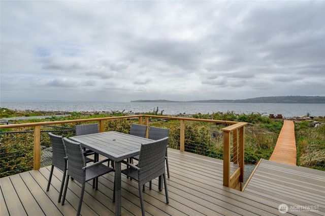 1818 E Lola Beach Lane, Oak Harbor, WA 98277