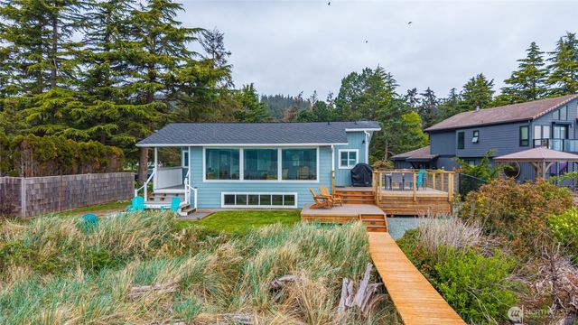 1818 E Lola Beach Lane, Oak Harbor, WA 98277