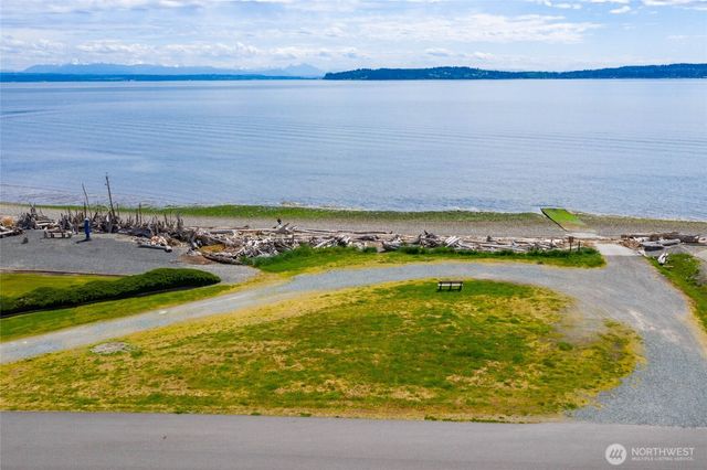 1818 E Lola Beach Lane, Oak Harbor, WA 98277