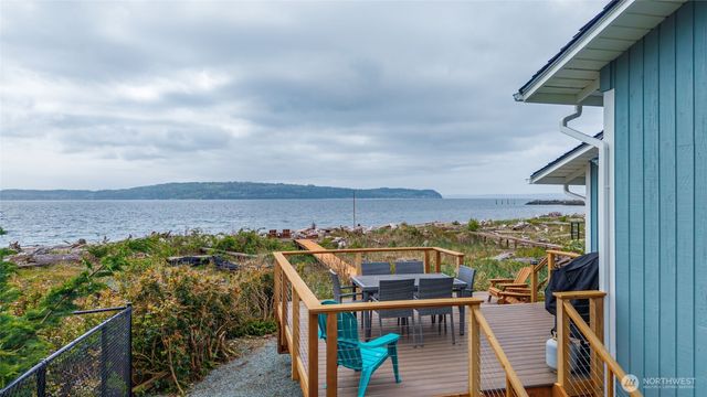 1818 E Lola Beach Lane, Oak Harbor, WA 98277
