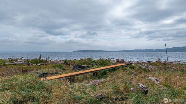 1818 E Lola Beach Lane, Oak Harbor, WA 98277