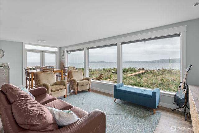 1818 E Lola Beach Lane, Oak Harbor, WA 98277