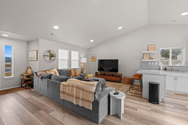 19694 E 3rd Ln, Spokane Valley, WA 99016