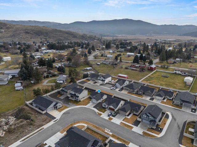 19694 E 3rd Ln, Spokane Valley, WA 99016