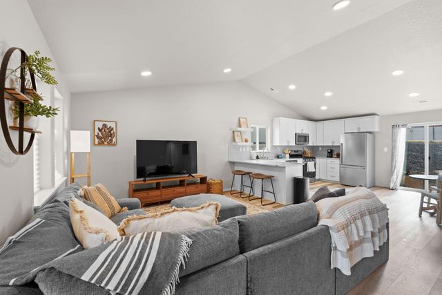 19694 E 3rd Ln, Spokane Valley, WA 99016