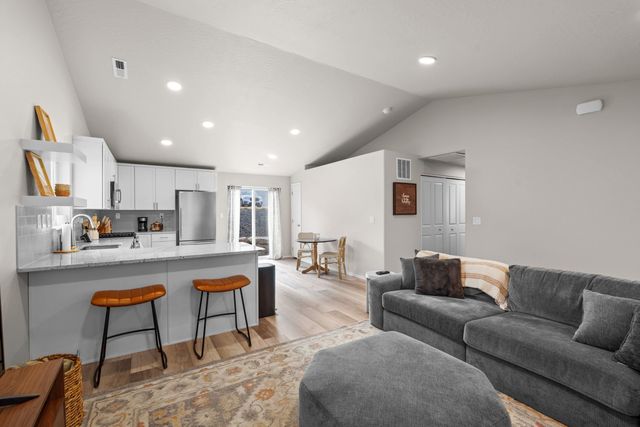 19694 E 3rd Ln, Spokane Valley, WA 99016