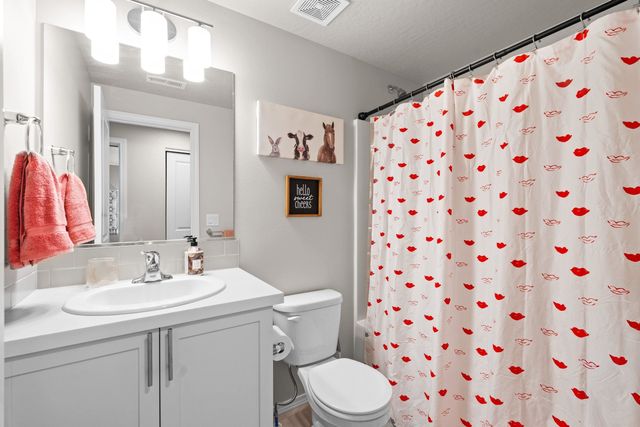 19694 E 3rd Ln, Spokane Valley, WA 99016