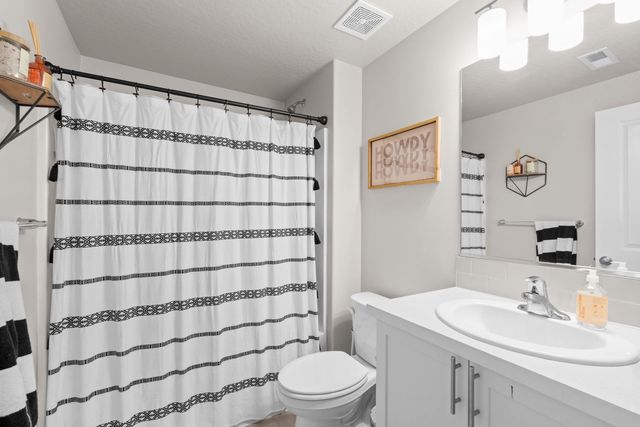 19694 E 3rd Ln, Spokane Valley, WA 99016