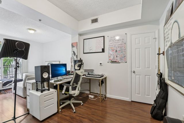 533 NE 3rd Avenue 321, Fort Lauderdale, FL 33301