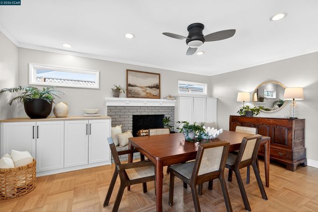 19 Lance Ct, Moraga, CA 94556