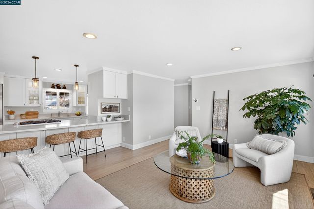 19 Lance Ct, Moraga, CA 94556