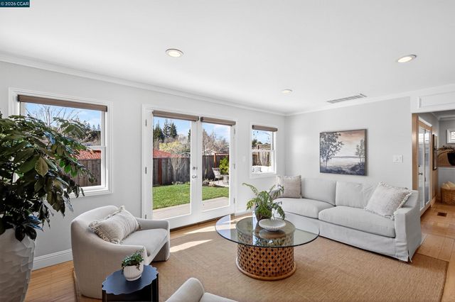 19 Lance Ct, Moraga, CA 94556