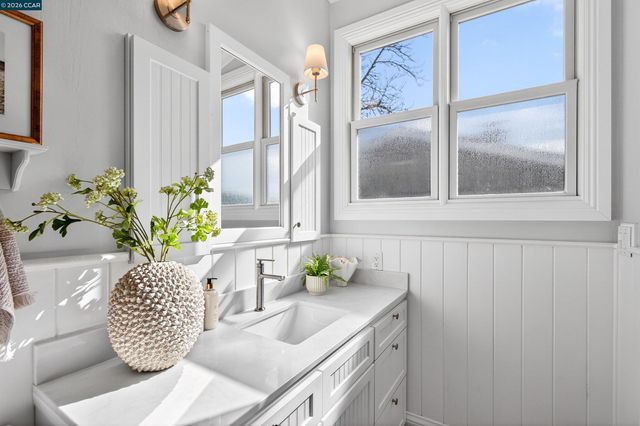 19 Lance Ct, Moraga, CA 94556