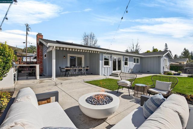 19 Lance Ct, Moraga, CA 94556