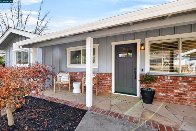 19 Lance Ct, Moraga, CA 94556