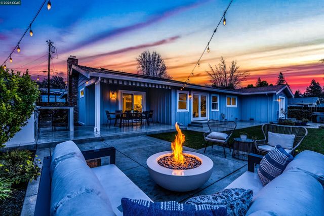 19 Lance Ct, Moraga, CA 94556