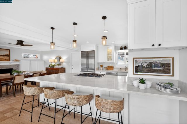 19 Lance Ct, Moraga, CA 94556