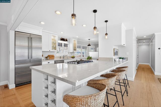 19 Lance Ct, Moraga, CA 94556