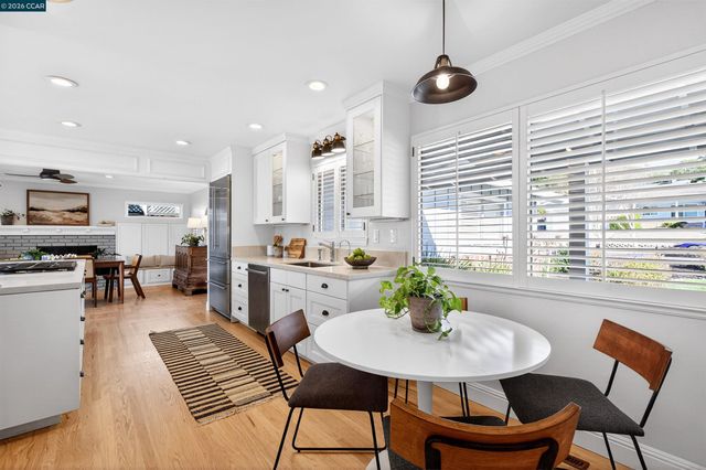 19 Lance Ct, Moraga, CA 94556