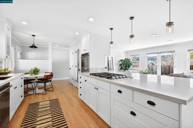 19 Lance Ct, Moraga, CA 94556