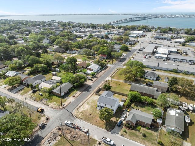 2501 Avery Street, Morehead City, NC 28557