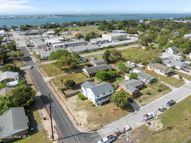 2501 Avery Street, Morehead City, NC 28557