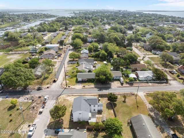 2501 Avery Street, Morehead City, NC 28557