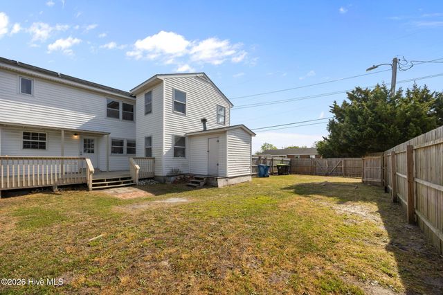 2501 Avery Street, Morehead City, NC 28557