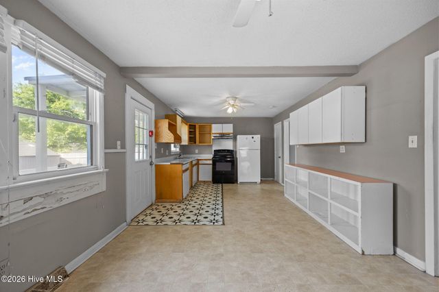 2501 Avery Street, Morehead City, NC 28557