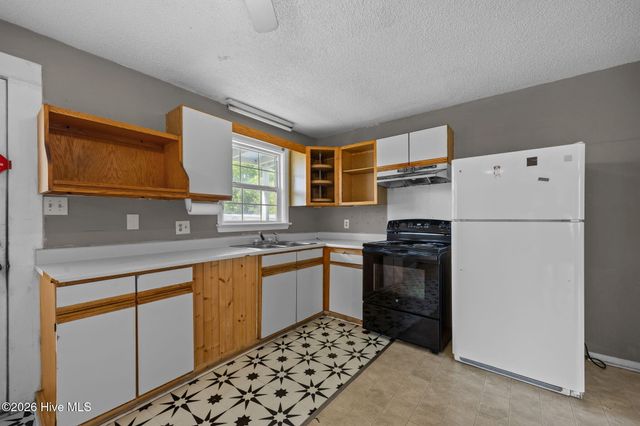 2501 Avery Street, Morehead City, NC 28557