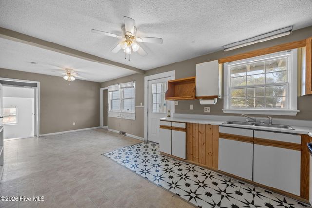 2501 Avery Street, Morehead City, NC 28557