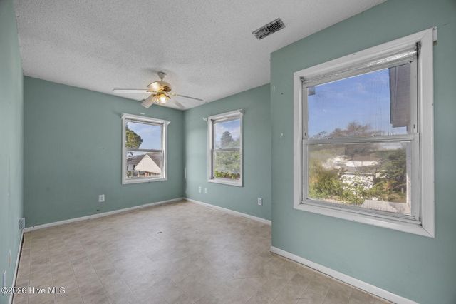 2501 Avery Street, Morehead City, NC 28557