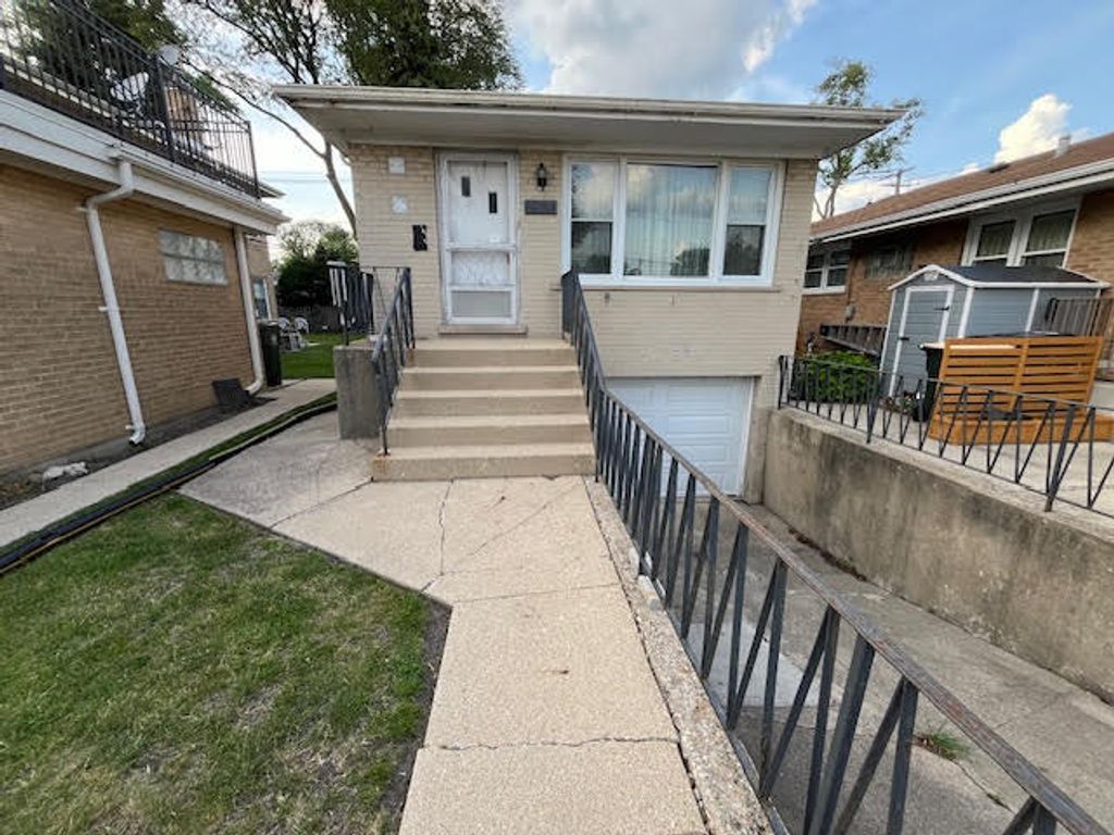 2304 Oakton Street, Park Ridge, IL 60068