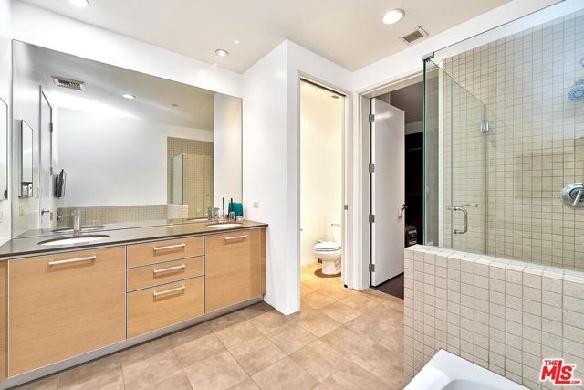 801 S Grand Avenue 2106, Los Angeles, CA 90017