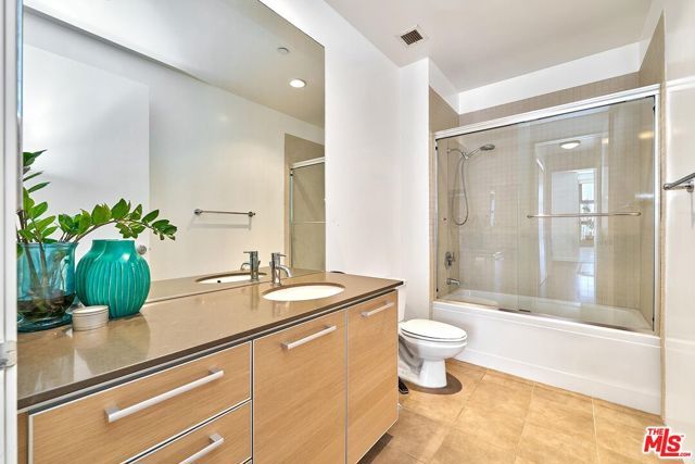 801 S Grand Avenue 2106, Los Angeles, CA 90017