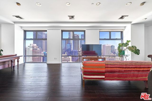 801 S Grand Avenue 2106, Los Angeles, CA 90017