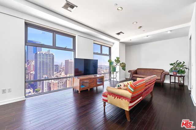 801 S Grand Avenue 2106, Los Angeles, CA 90017