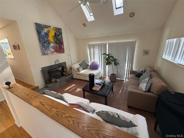 3 Vine Street, Hampton Bays, NY 11946