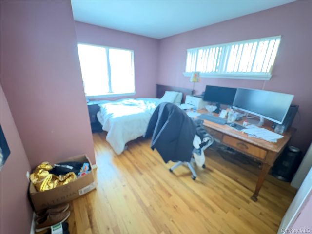 3 Vine Street, Hampton Bays, NY 11946