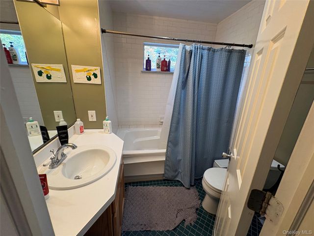 3 Vine Street, Hampton Bays, NY 11946