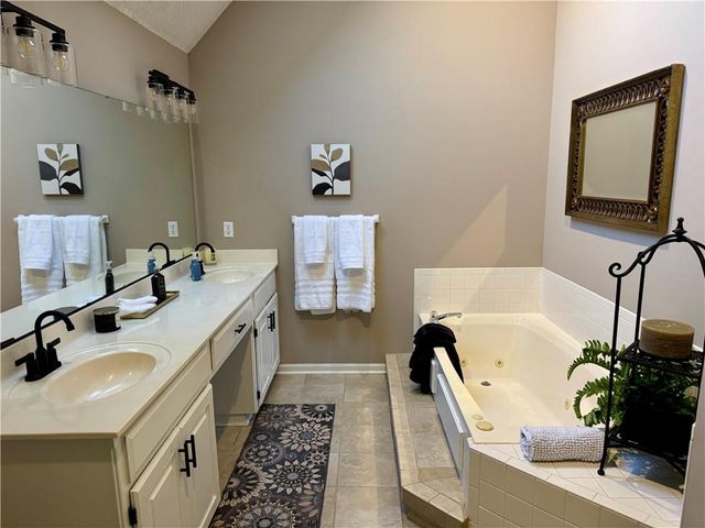 12793 S Gallery Street, Olathe, KS 66062